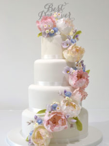 stunning wedding cake